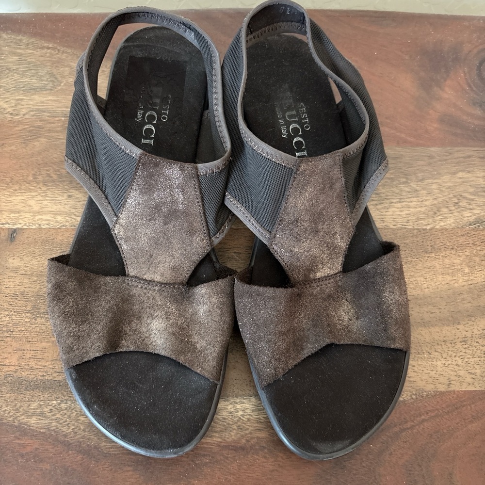 Sesto Meucci Brown Suede Open-Toe Slingback leather Sandals. 8.5 made in Italy.